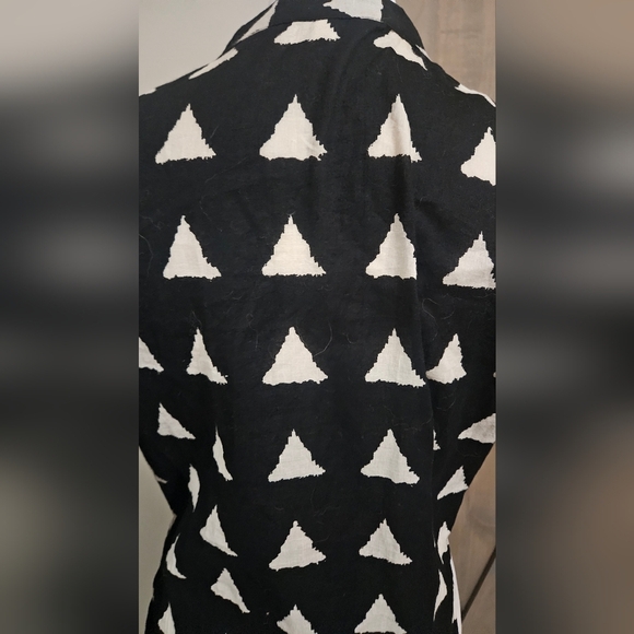 NAYO Black Printed Kurta With Hanging Pompom Detail. Size Medium - Picture 4 of 12